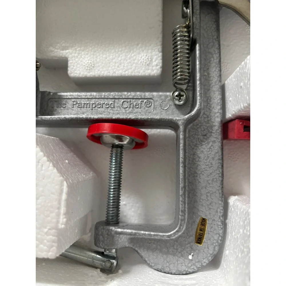 Vintage The Pampered Chef Apple Peeler Corer Slicer Clamp Canning Farmouse Retro